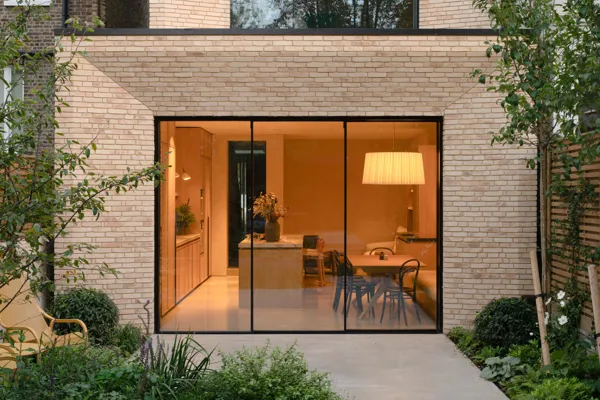 Frame House: a showcase for the Vande Moortel NATURE7 Brick J