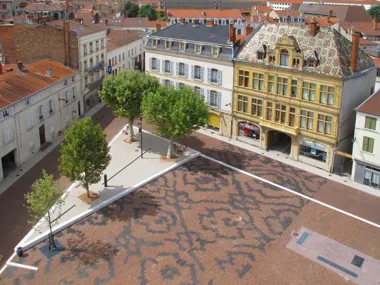 Place du Marché in Roanne adds colour to the town once again 