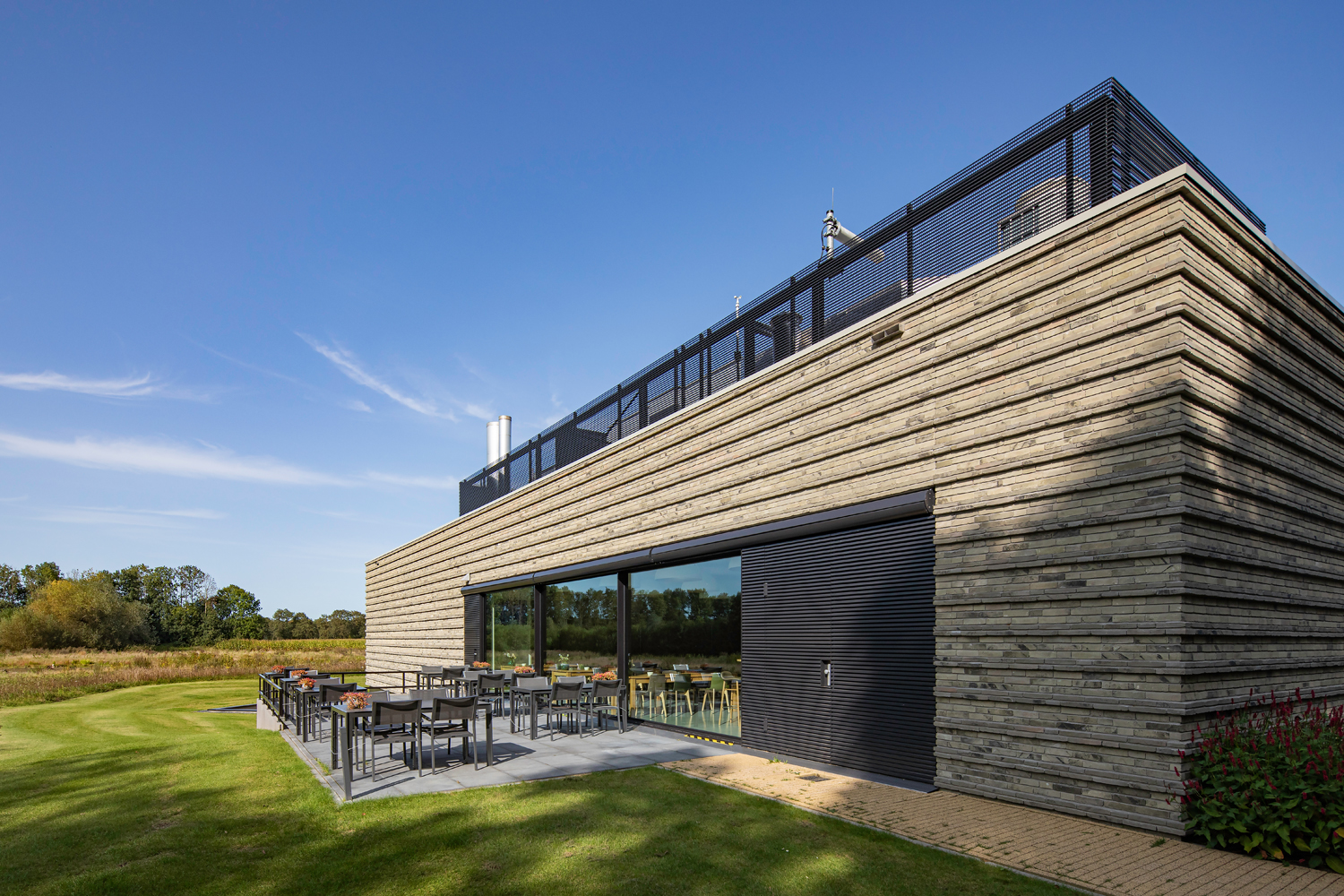 Oldenzaal Crematorium: vibrant brick volume radiates desired serenity