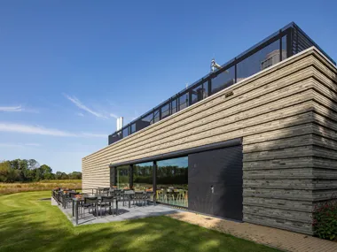 Oldenzaal Crematorium: vibrant brick volume radiates desired serenity