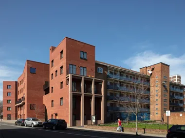 The grouping and massing of the new housing blocks negotiate between the contrasting urban conditions of the post-war estate and the Victorian street