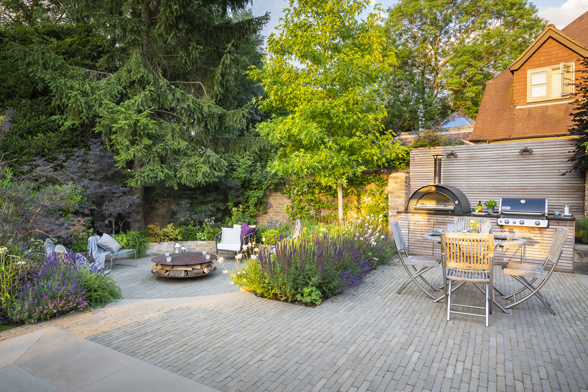 Esher Outdoor Living Garden by Garden Club London