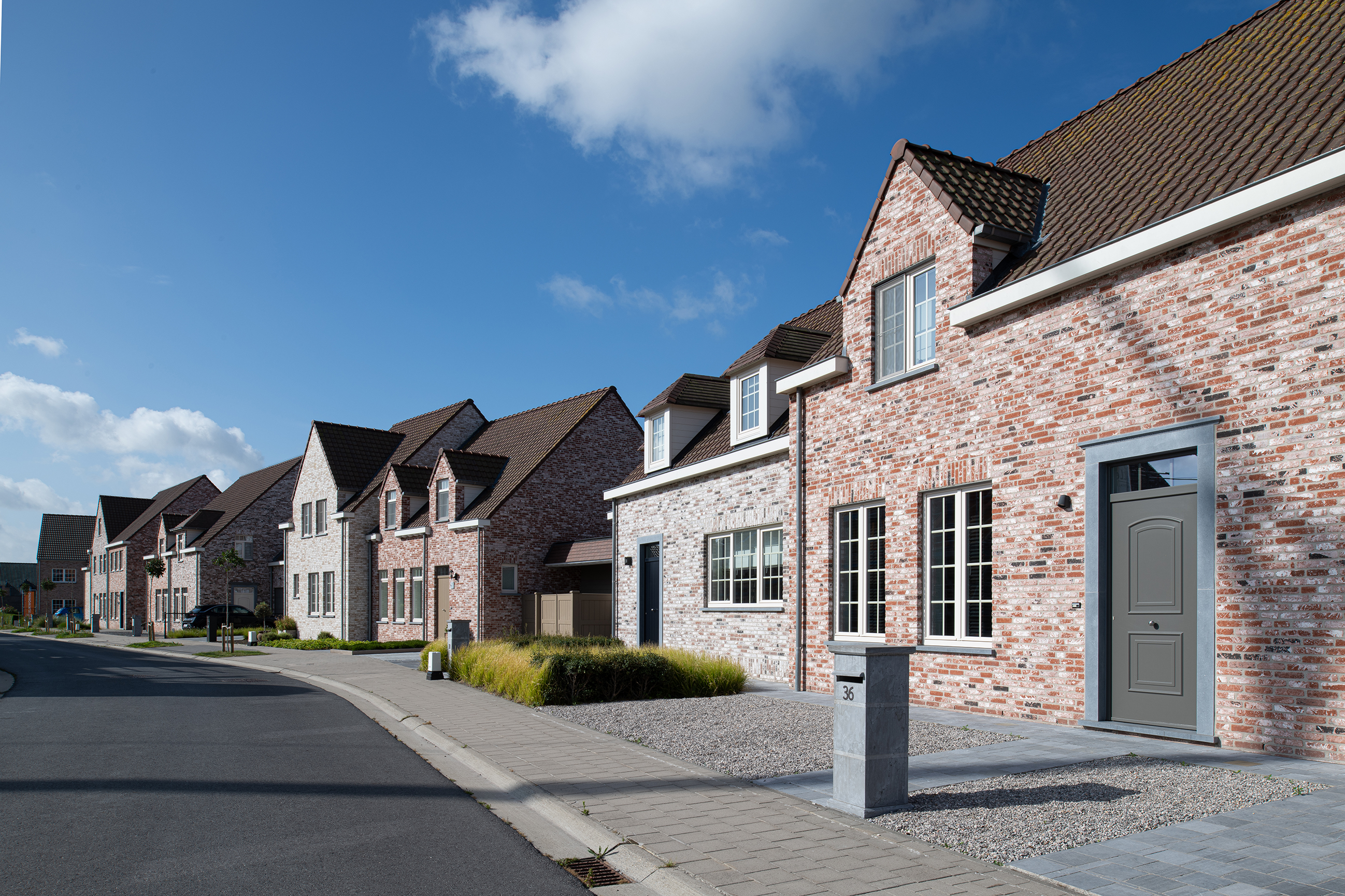 ‘eileen-gray-by-rietveld-projects-is-timeless-minimalism-in-its-most-robust-form