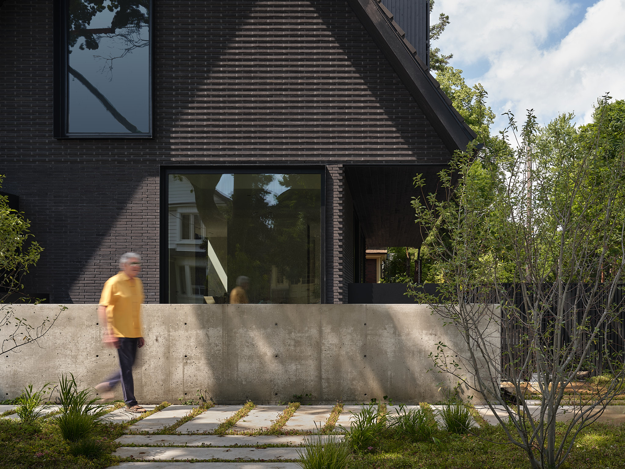 Dark facing bricks as a basis for compact yet spacious Toronto home