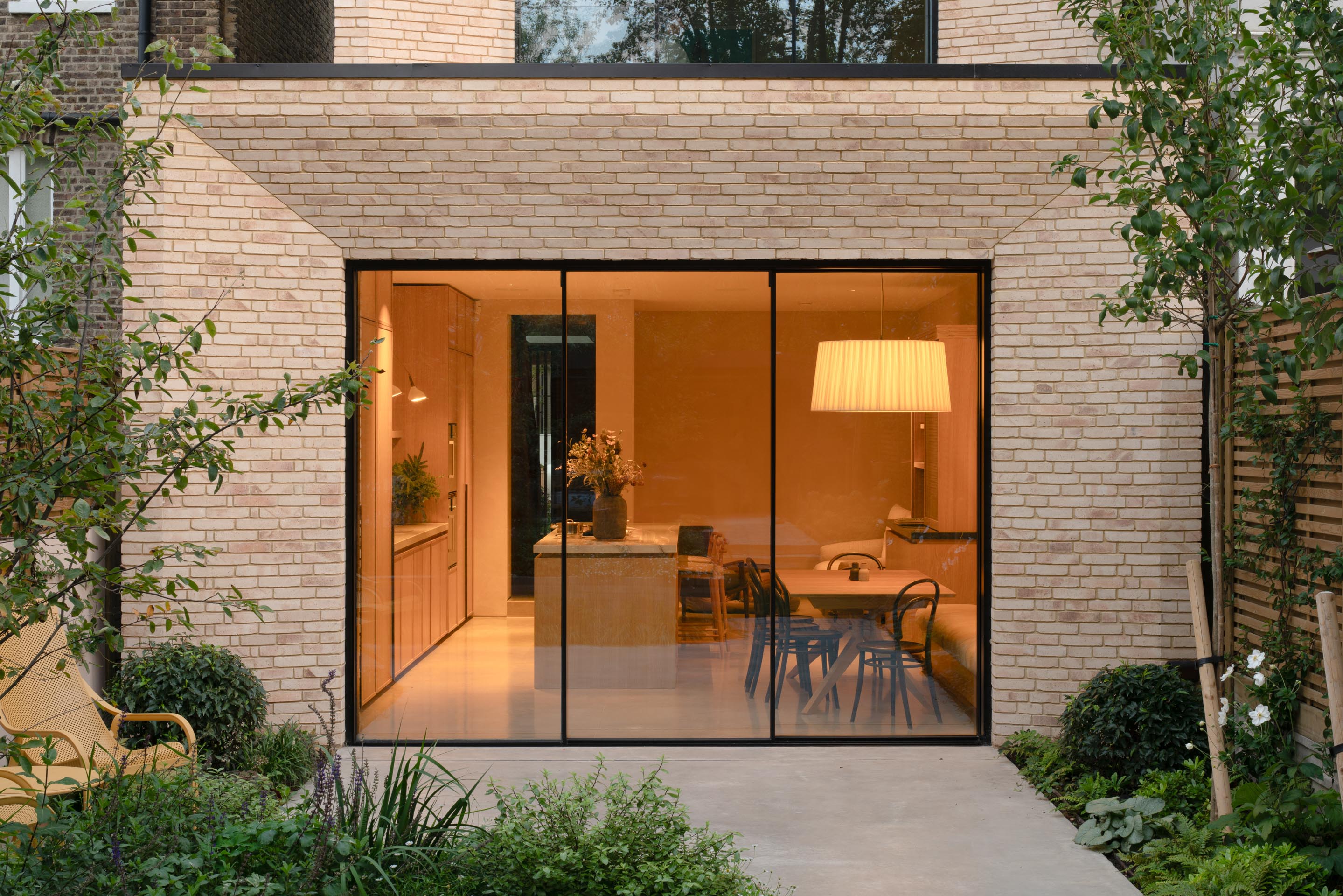 Frame House: a showcase for the Vande Moortel NATURE7 Brick J